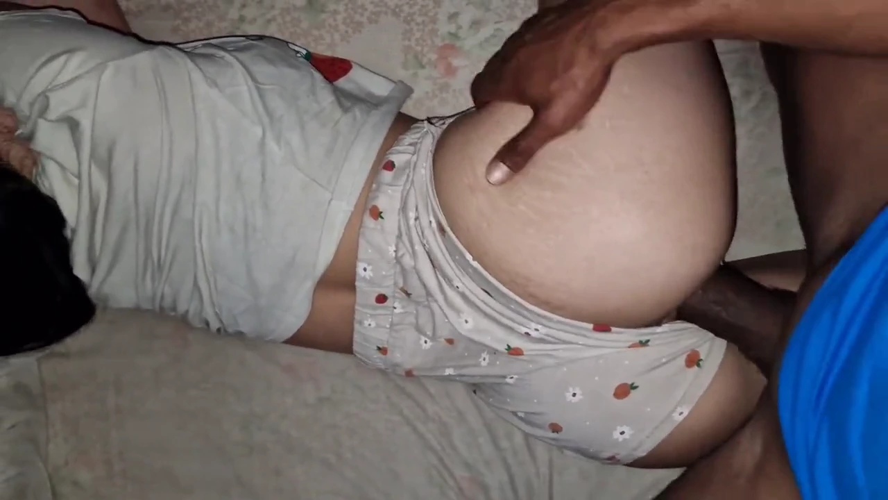 一个兴奋的妻子和她的姐夫在男友不在时的热辣邂逅的独家镜头。高清业余动作捕捉到了强烈的激情,口交的快感和大屁股的动作。无限制的跨种族乐趣等待着。